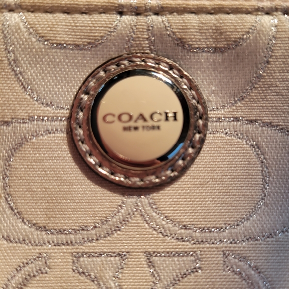 Coach Wristlet ~ Signature C Logo ~ White w/ Silver Thread ~ GUC - Picture 7 of 15